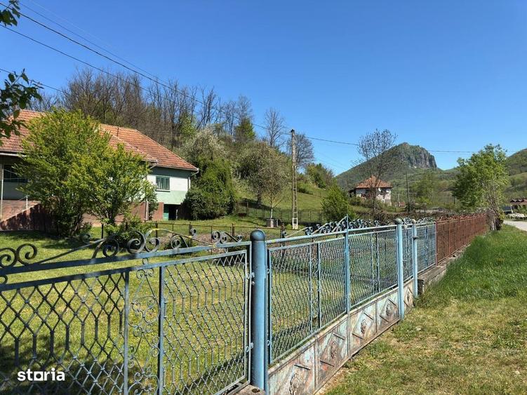 Casă cu 4 camere în Hărțăgani