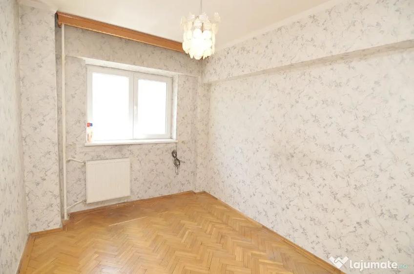 Apartament cu 4 camere decomandat în Titulescu