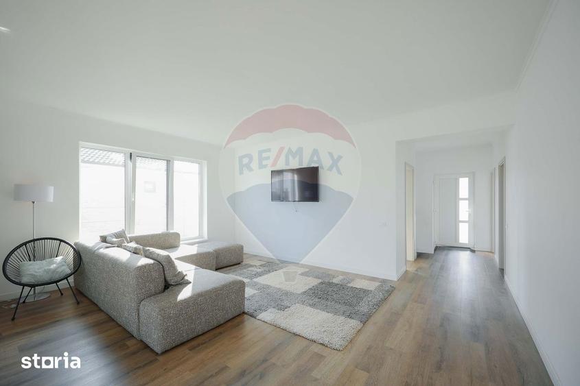 Casă cu 4 camere cu Teren 500 Mp în Sântandrei