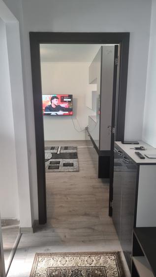 Apartament cu 2 camere semidecomandat, mobilat în Central
