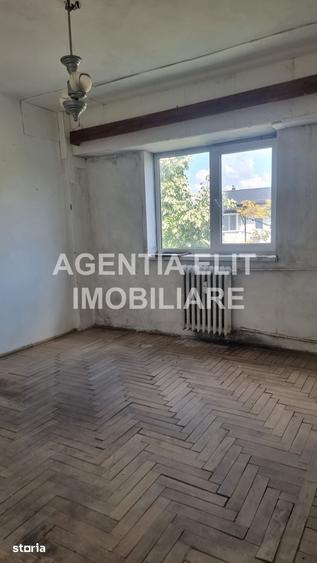 Apartament cu 3 camere semidecomandat în Central