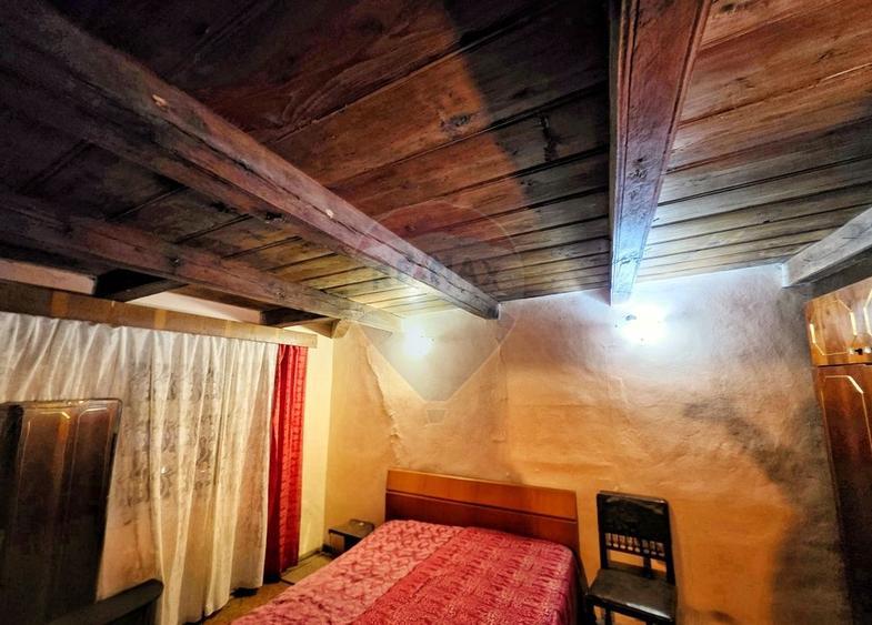 Casă individuală cu 4 camere cu Teren 10486 Mp în Ierșnic