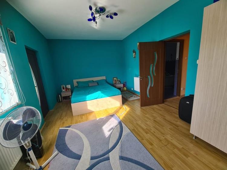 Casă individuală cu 8 camere cu Canalizare în Afumați
