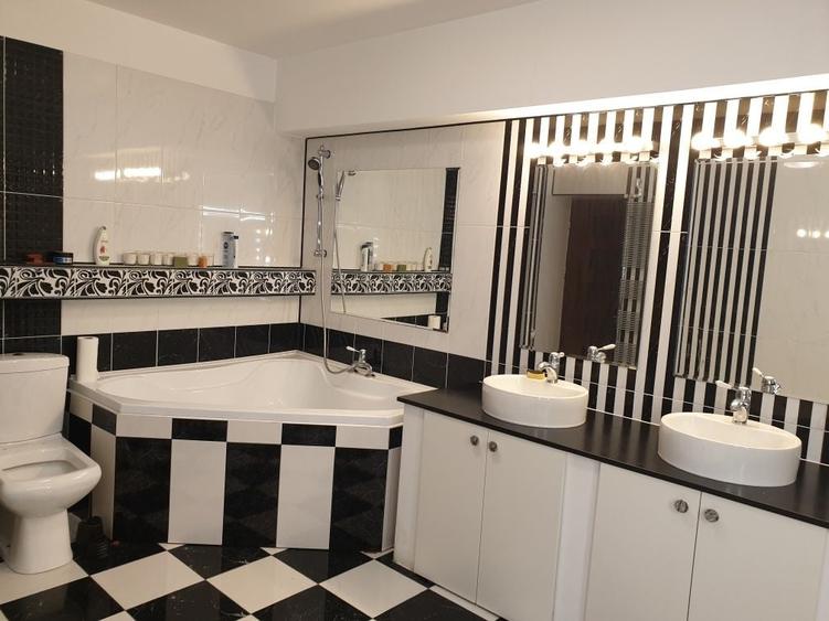 Apartament cu 4 camere semidecomandat în Central