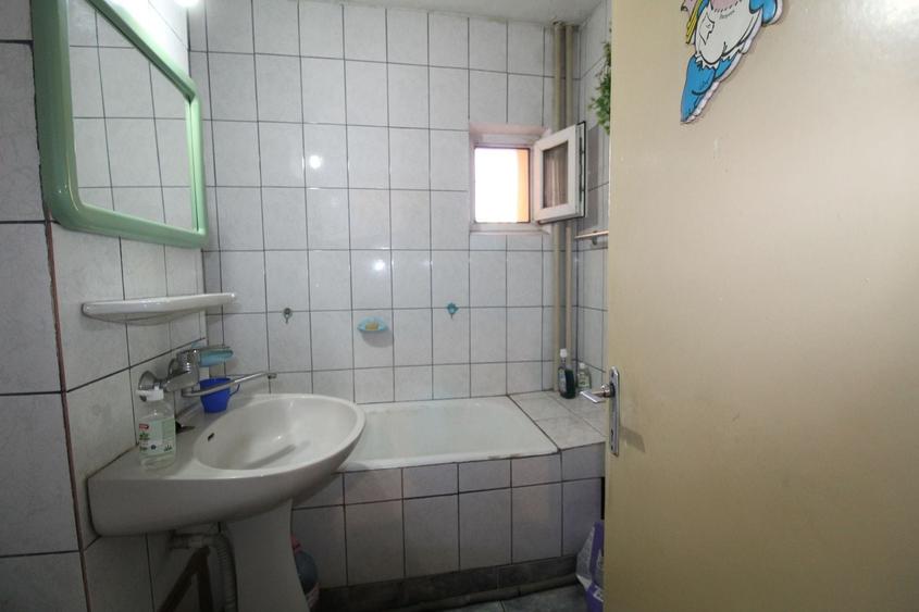 Apartament cu 3 camere decomandat în 9 Mai