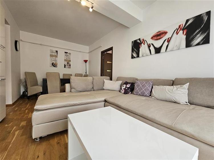 Apartament cu 2 camere semidecomandat, mobilat în Schei