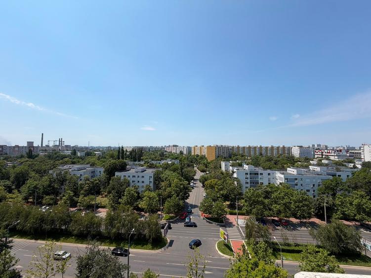 Garsonieră decomandată în Titan
