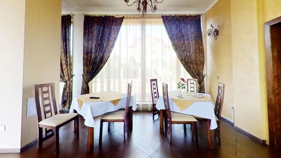Casă individuală cu 11 camere cu Canalizare în Băile Felix