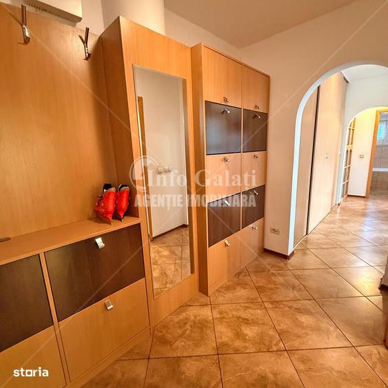 Apartament cu 3 camere decomandat, mobilat în Central