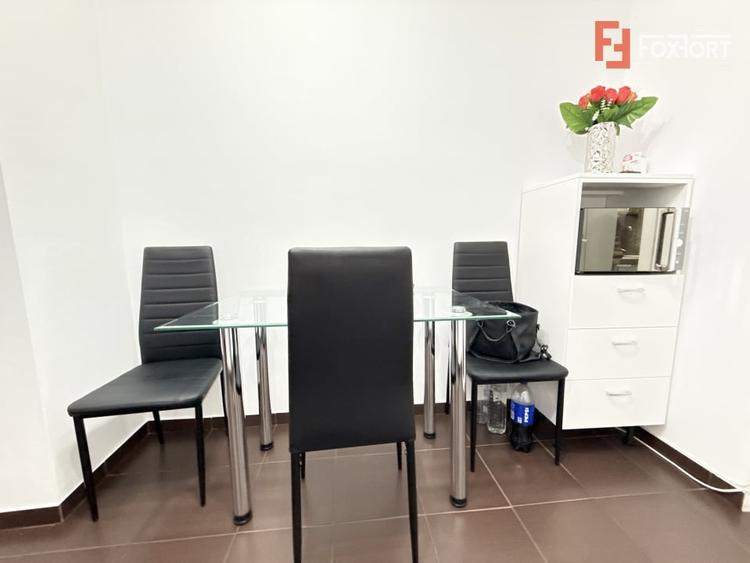 Apartament cu 3 camere decomandat în Lipovei