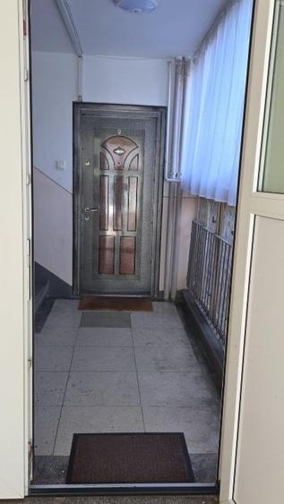 Apartament cu 3 camere nedecomandat, mobilat în Central