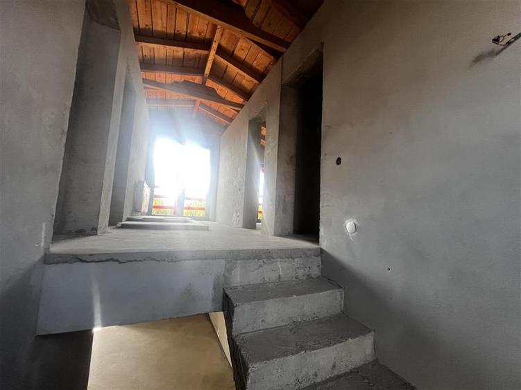 Casă individuală cu 4 camere cu Teren 300 Mp în Strejnicu