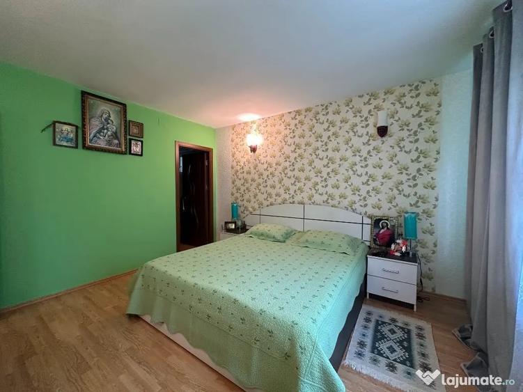 Casă cu 6 camere cu Teren 2250 Mp în Fulga