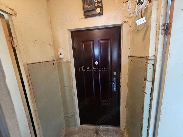 Garsonieră decomandată, mobilată în Micro IV