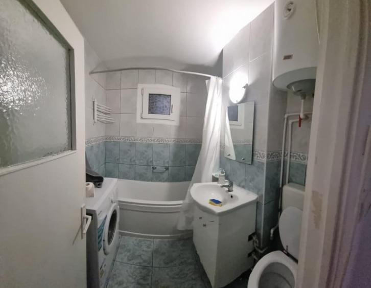 Apartament cu 3 camere decomandat în Victoriei
