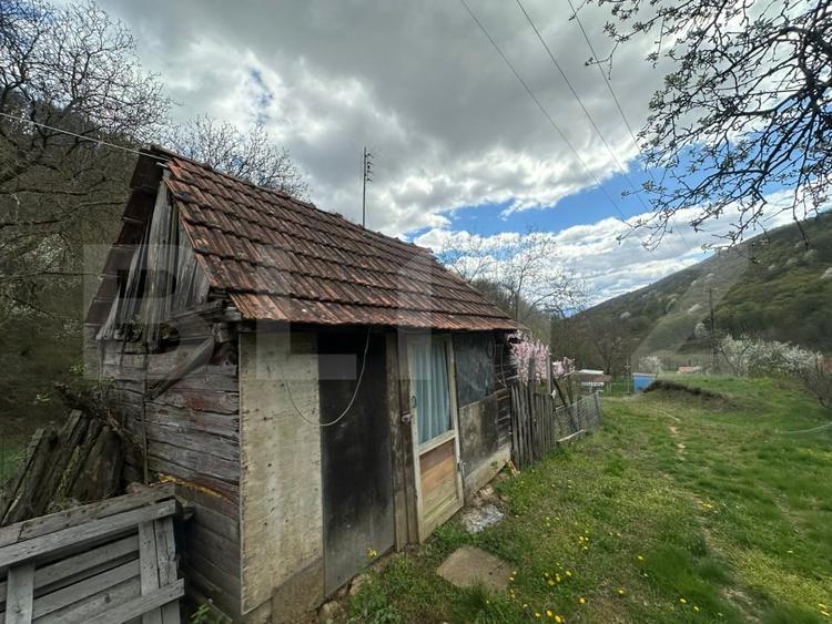 Casă individuală cu 4 camere cu Teren 21369 Mp în Boiu