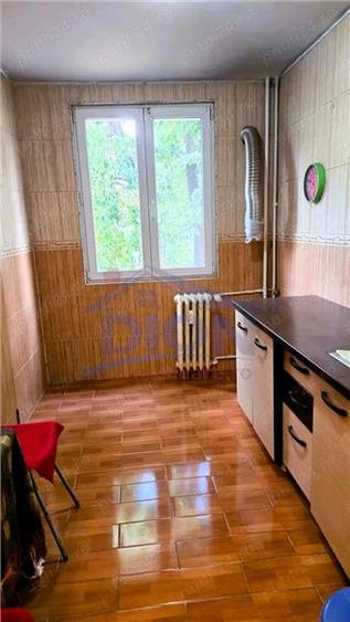Apartament cu 3 camere decomandat în Drumul Taberei