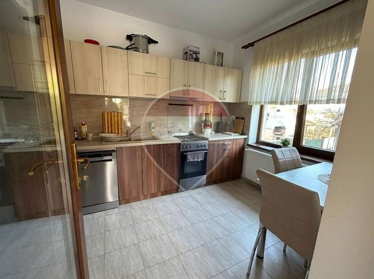 Vilă cu 4 camere de închiriat în zona Primaverii - 10