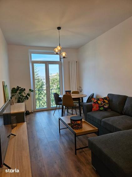 Apartament cu 3 camere decomandat în Astra