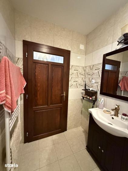 Casă cu 5 camere cu Teren 3885 Mp în Vermeș