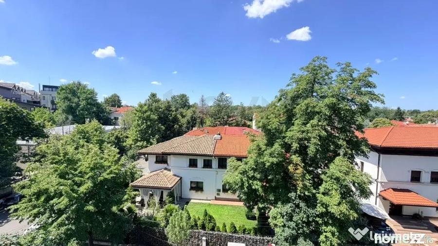 Apartament cu 3 camere semidecomandat în Primăverii