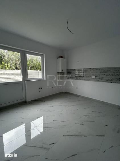 Casă cu 5 camere cu Teren 250 Mp în Central