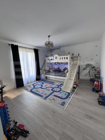 Casă individuală cu 5 camere cu Canalizare în Vest