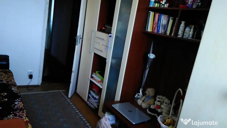 Apartament cu 3 camere decomandat în Lipovei