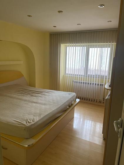 Apartament cu 4 camere decomandat în Exterior Vest
