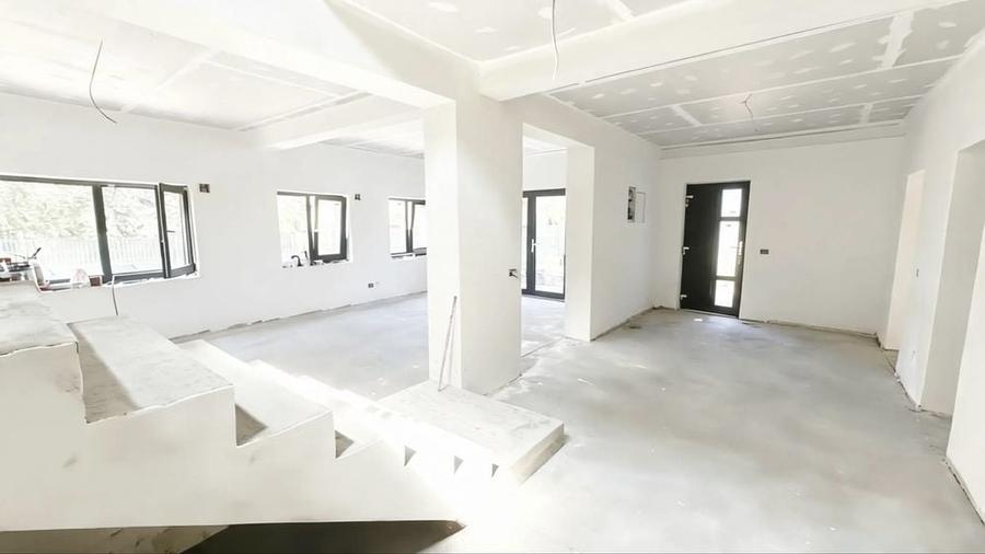 Casă cu 4 camere în Central