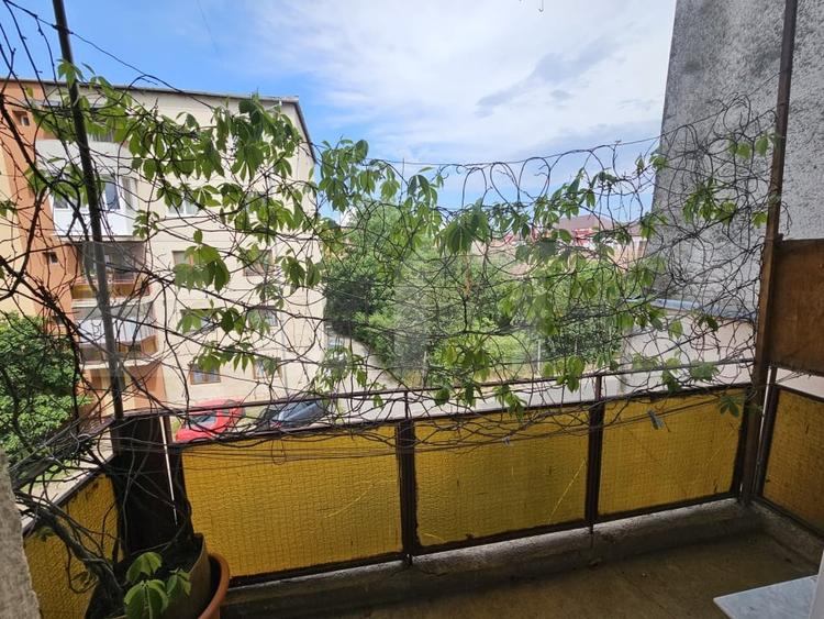 Apartament cu 4 camere decomandat, mobilat în Aiud