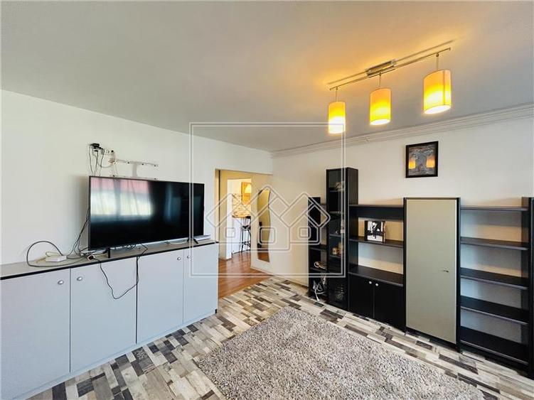 Apartament cu 2 camere decomandat în Mihai Viteazul