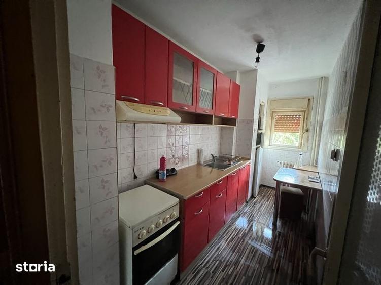 Apartament cu 3 camere semidecomandat în Central