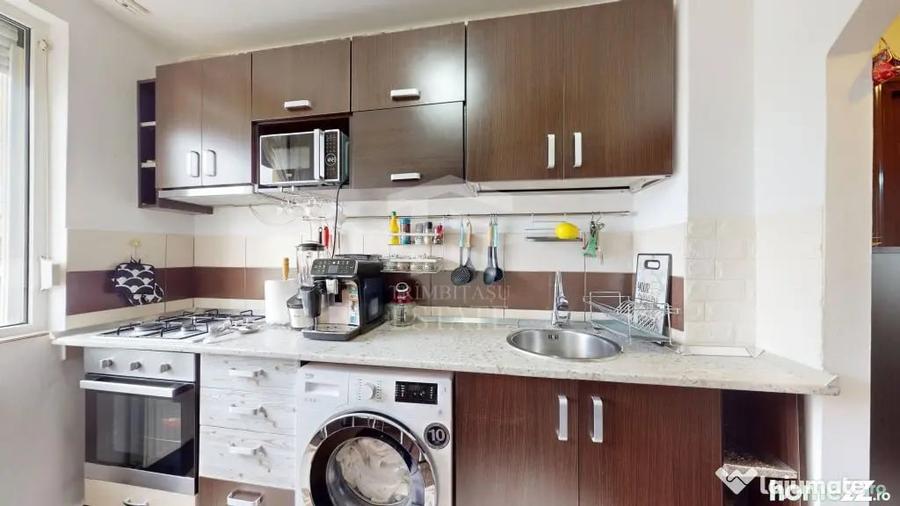 Apartament cu 3 camere semidecomandat în Colentina