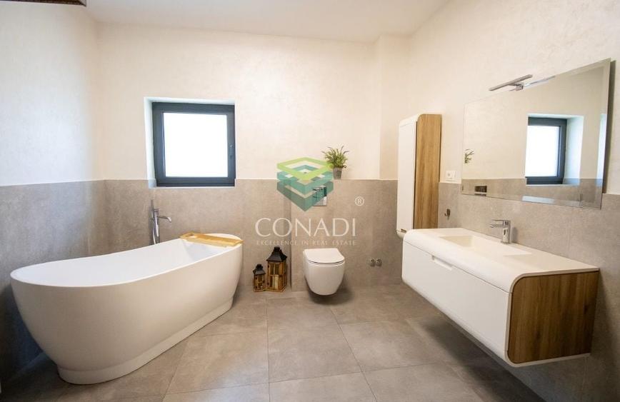 Duplex cu 7 camere cu Piscina în Nord