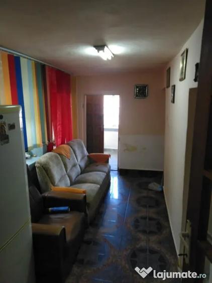 Casă cu 4 camere cu Teren 1000 Mp în Ghindeni