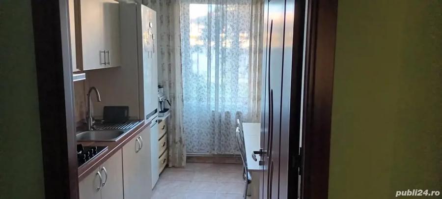 Apartament cu 4 camere în Drăgășani
