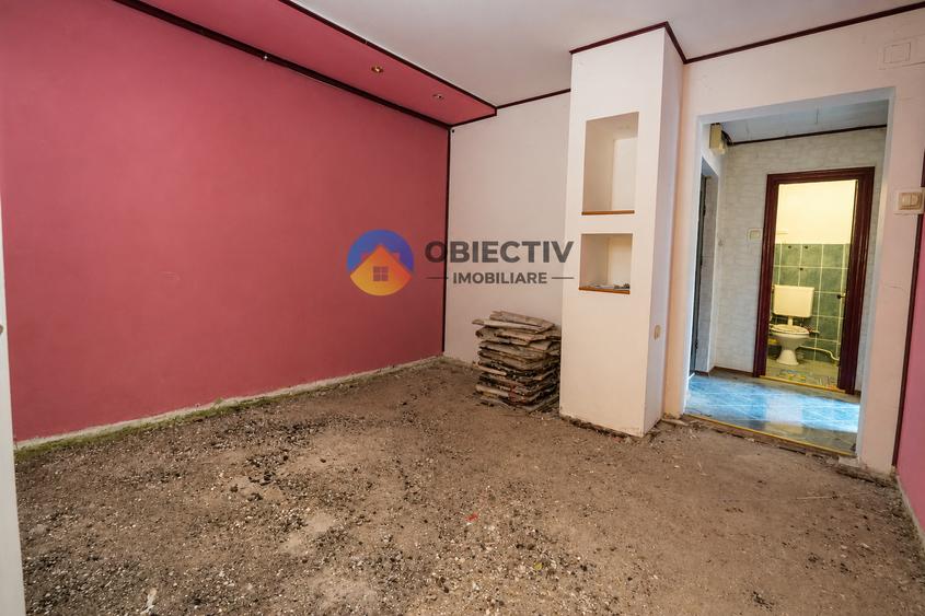 Apartament cu 4 camere semidecomandat în Mărăței