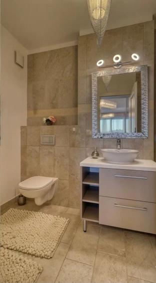 Apartament cu 3 camere decomandat în Sisești