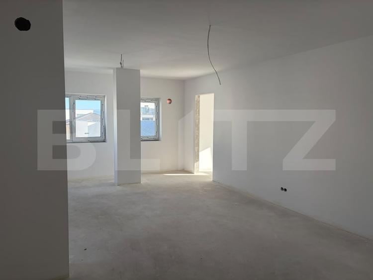 Apartament cu 3 camere semidecomandat în Iris