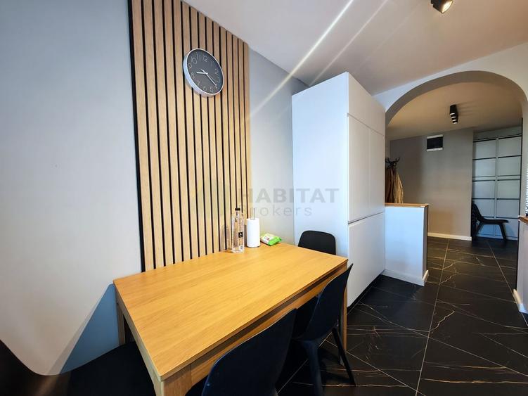 Apartament cu 4 camere semidecomandat, mobilat în Olteniței