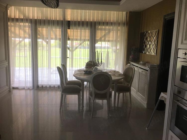 Casă cu Teren 5000 Mp în Central