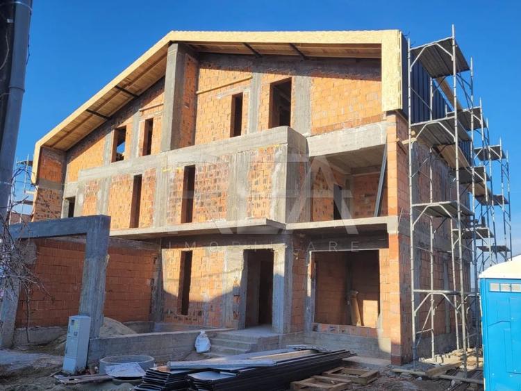 Casă individuală cu 5 camere cu Canalizare în Unirii
