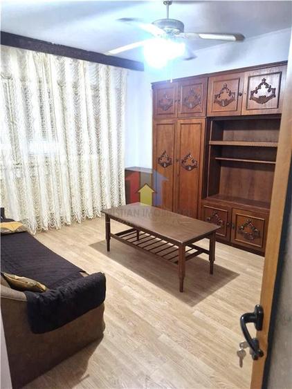Apartament cu 3 camere decomandat în Obor