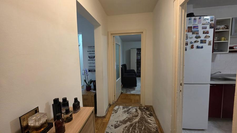 Apartament cu 3 camere decomandat, mobilat în Girocului