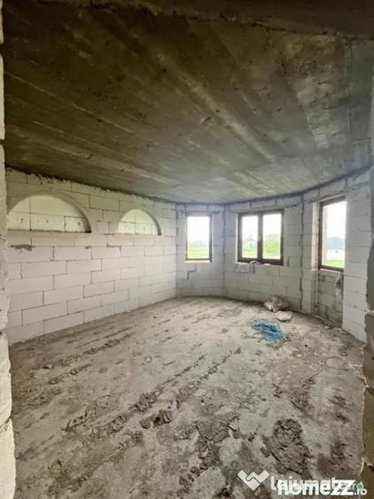 Casă cu 7 camere cu Teren 1674 Mp în Frătăuții Vechi