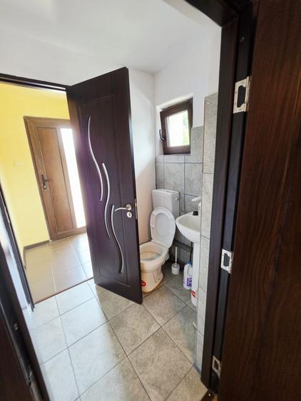 Casă renovată cu 6 camere, teren 557 mp – Berceni, Prahova - 45