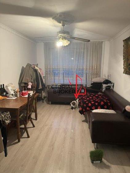 Apartament cu 3 camere semidecomandat, mobilat în Dristor