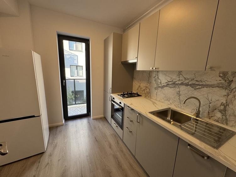 Apartament cu 2 camere decomandat, mobilat în 1 Decembrie