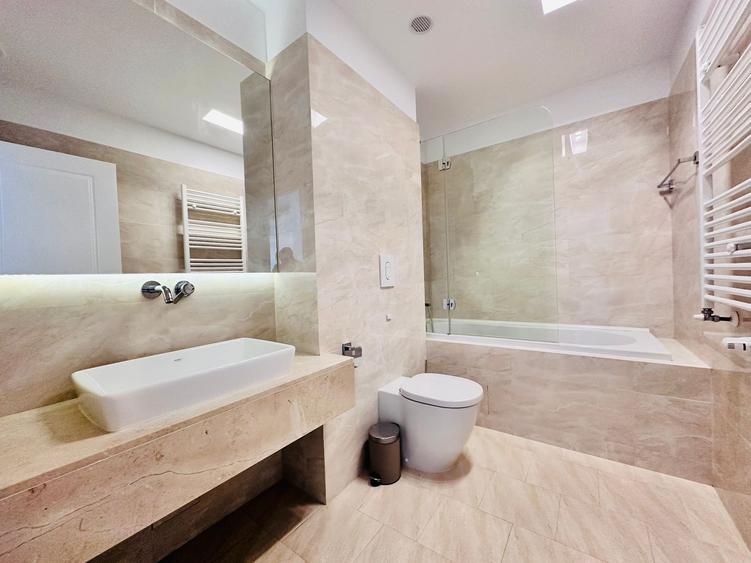 Duplex cu 5 camere cu Teren 320 Mp în Central